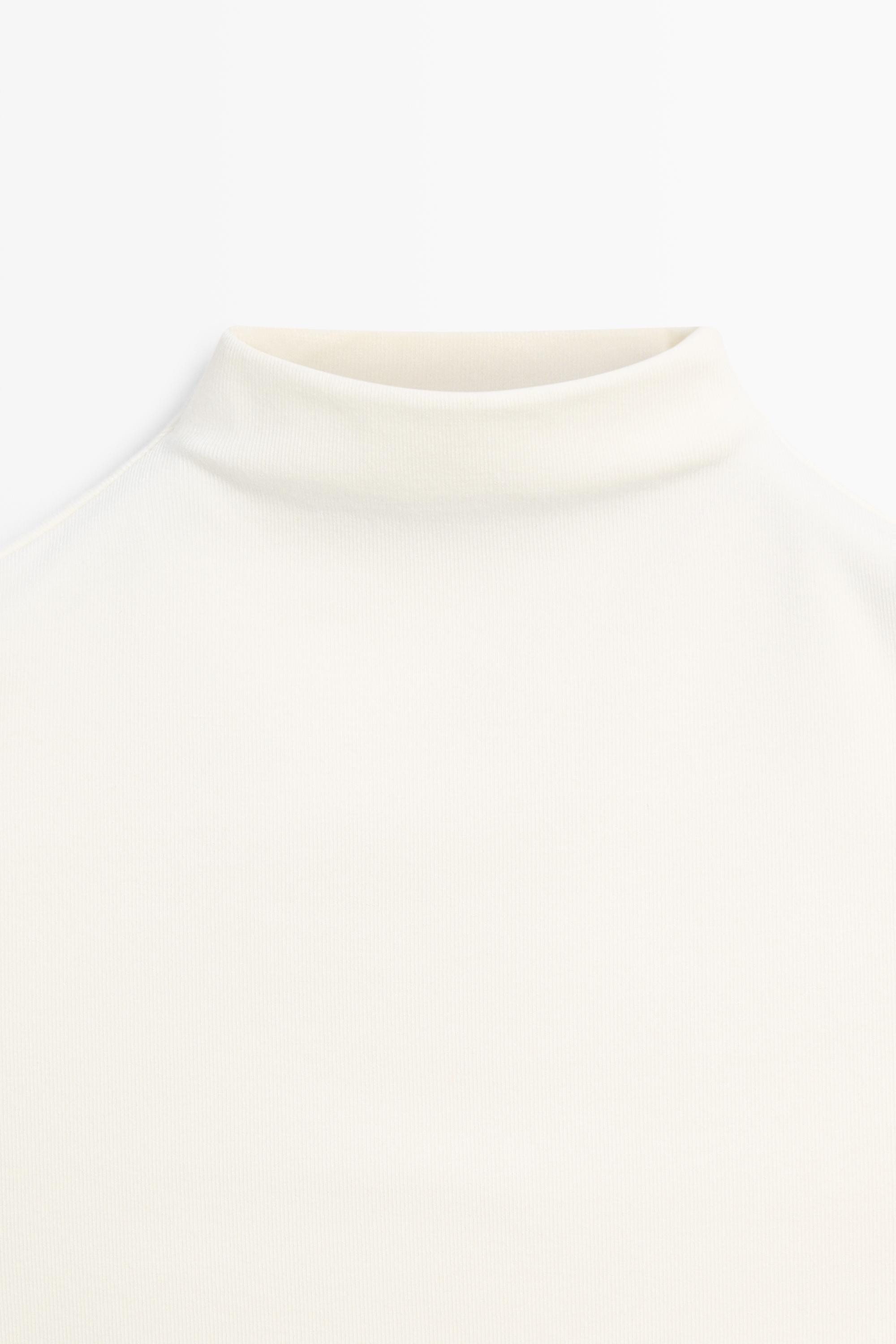 Top à col cheminée en maille extensible